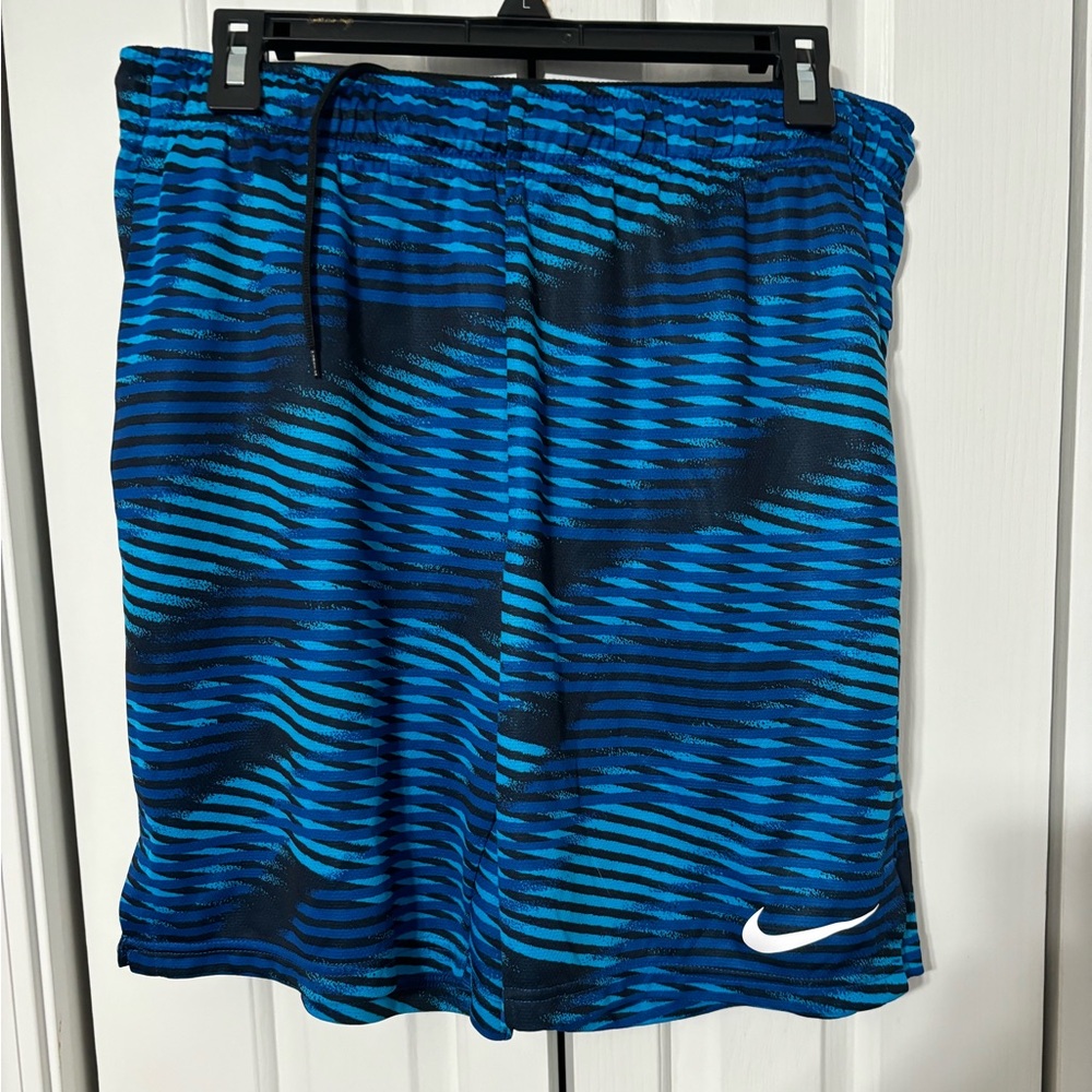 Men’s Nike shorts size large in bright blue pattern